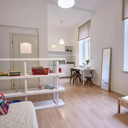 Apartment Quiet Studio In City Center