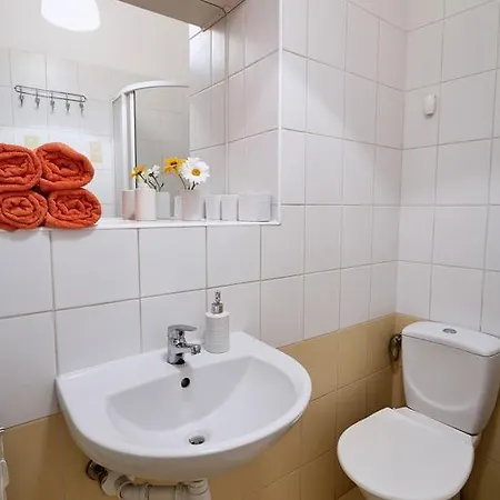 Quiet Studio In City Center Apartman *