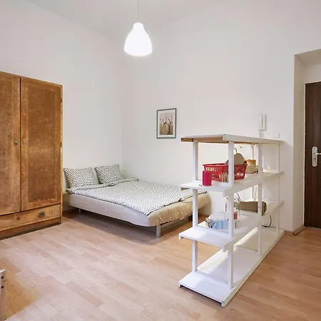 Quiet Studio In City Center Apartman *
